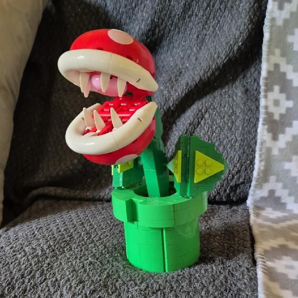 Lego Piranha Plant Building Set - Red, Green, White